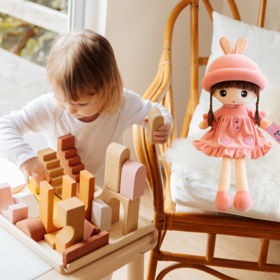 poupée chiffon-favorise le jeu d'imagination et développe la motricité 